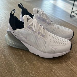 Nike AirMax 270
Lavender, white and black
Youth 7 (women’s 8.5)
